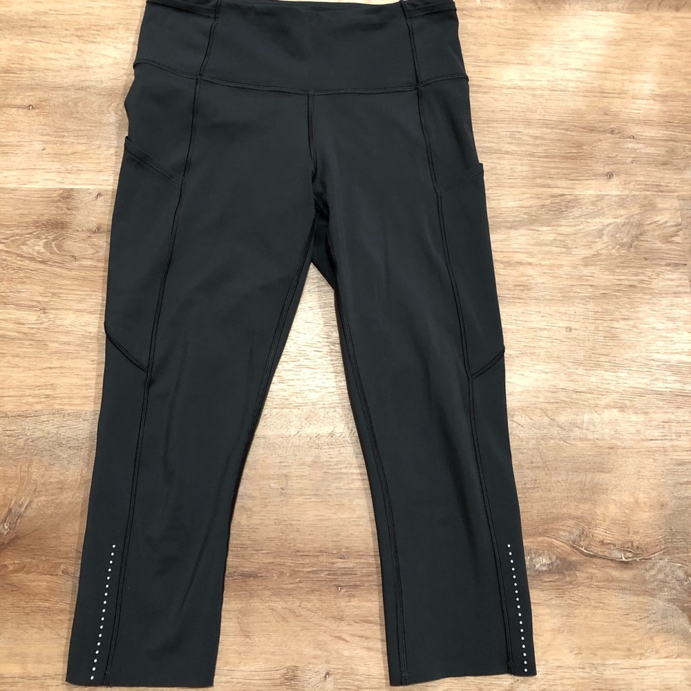 EUC Fast and Free Reflective Crop 19” 6 Grey